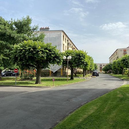 Chambre Simple Paisible Proche De Paris Drancy Bagian luar foto