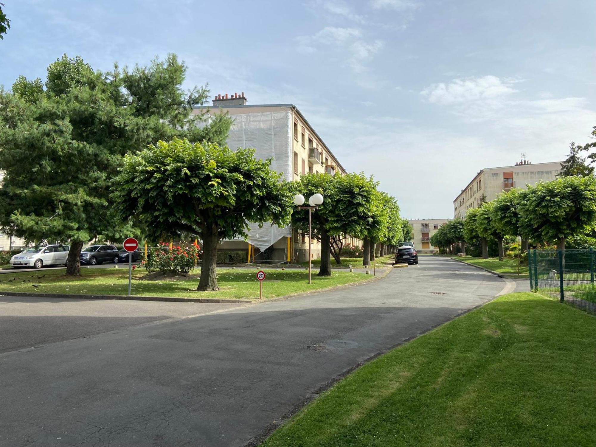 Chambre Simple Paisible Proche De Paris Drancy Bagian luar foto